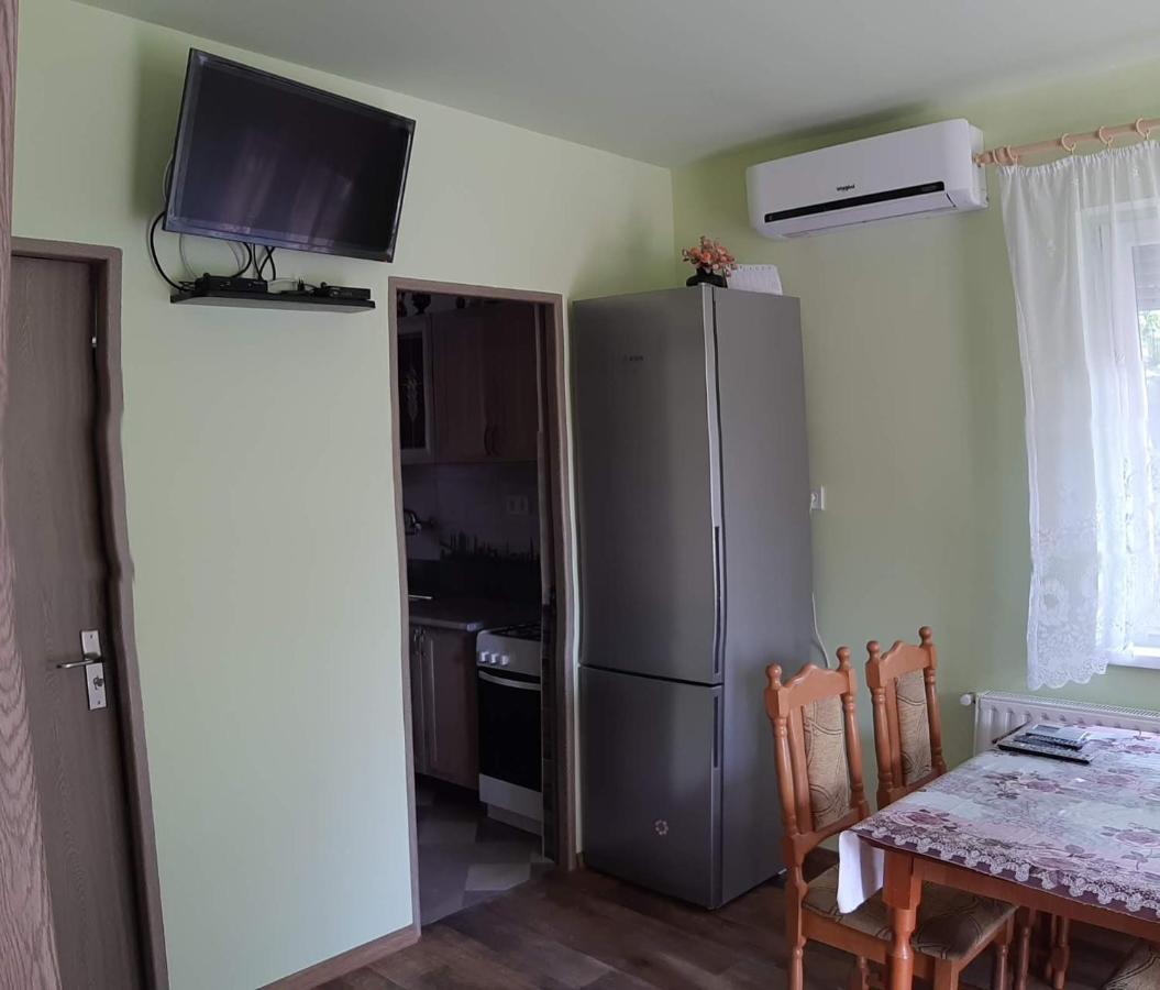 Rozsa Apartment Гайдусобосло Екстер'єр фото