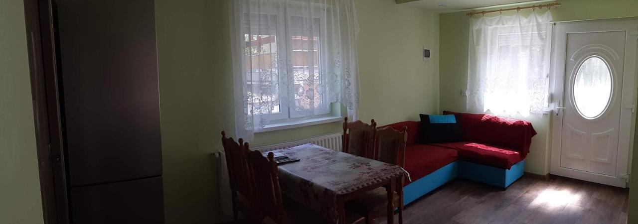 Rozsa Apartment Гайдусобосло Екстер'єр фото