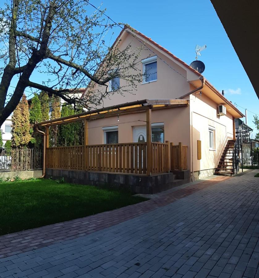 Rozsa Apartment Гайдусобосло Екстер'єр фото