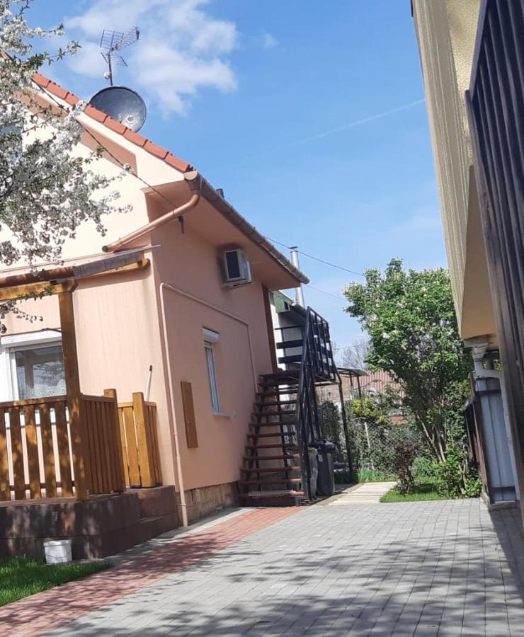 Rozsa Apartment Гайдусобосло Екстер'єр фото